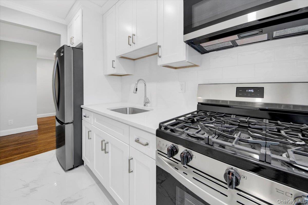 4265 Webster Ave., Unit 5C photo 4
