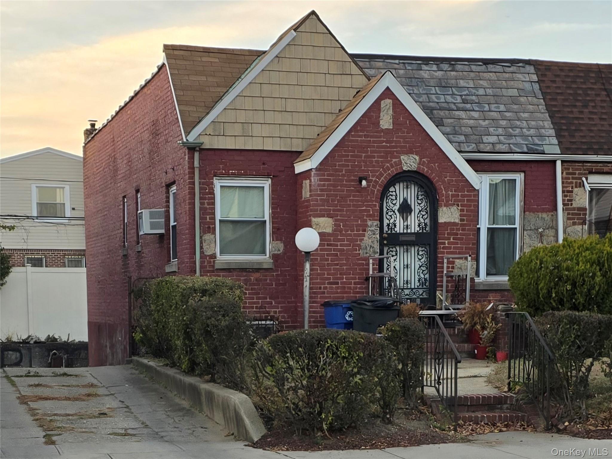 183-67 Dunlop Avenue – For Sale