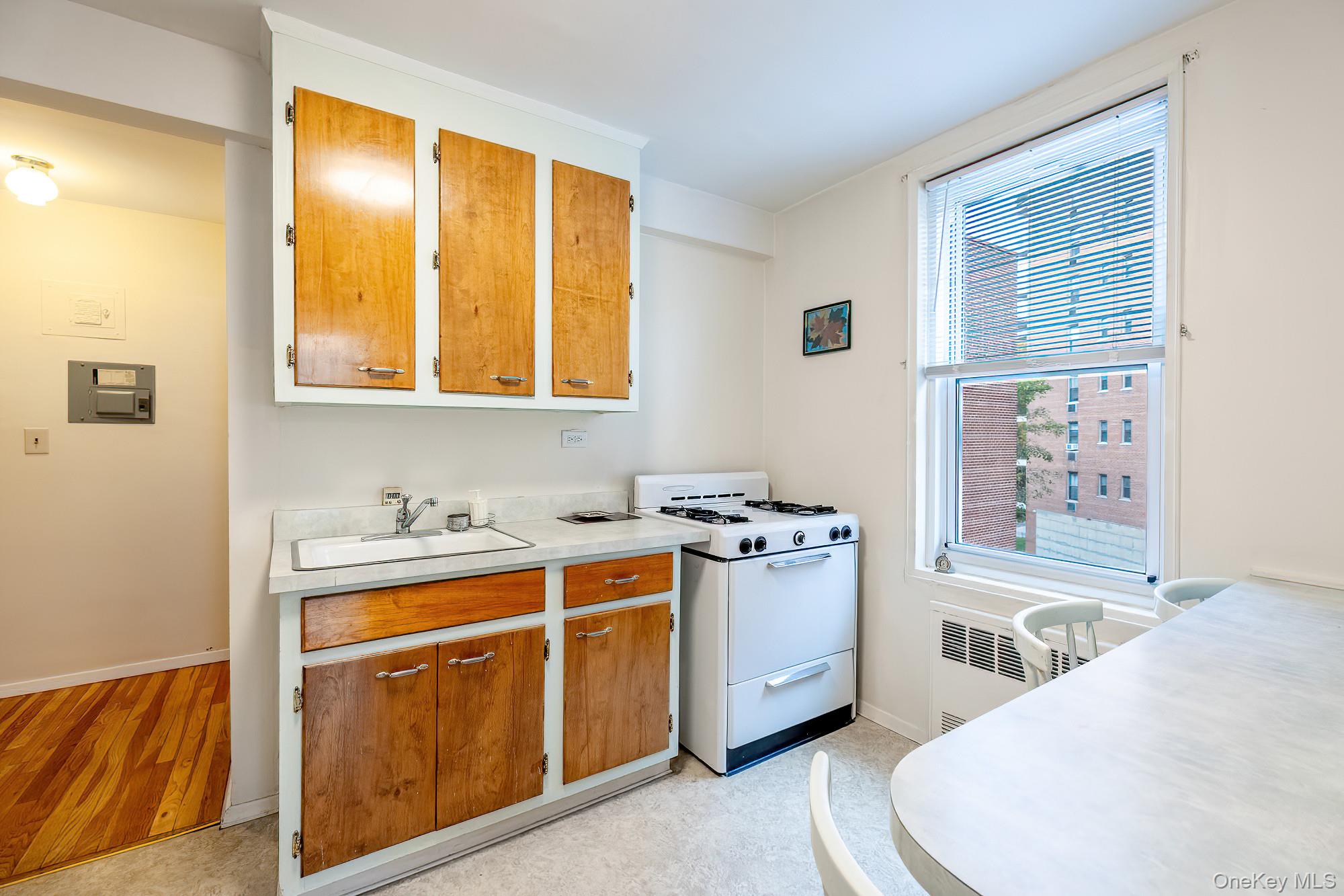 2390 Palisade Avenue, Unit 5J photo 9