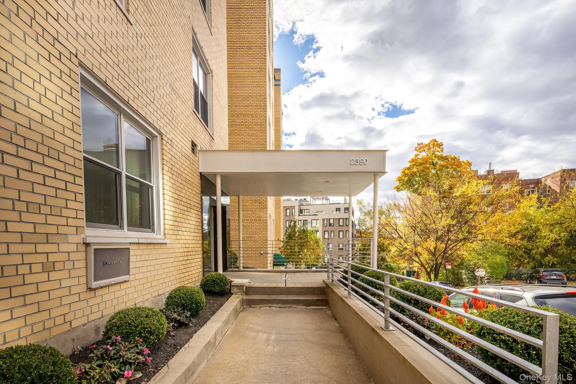 2390 Palisade Avenue, Unit 5J photo 2