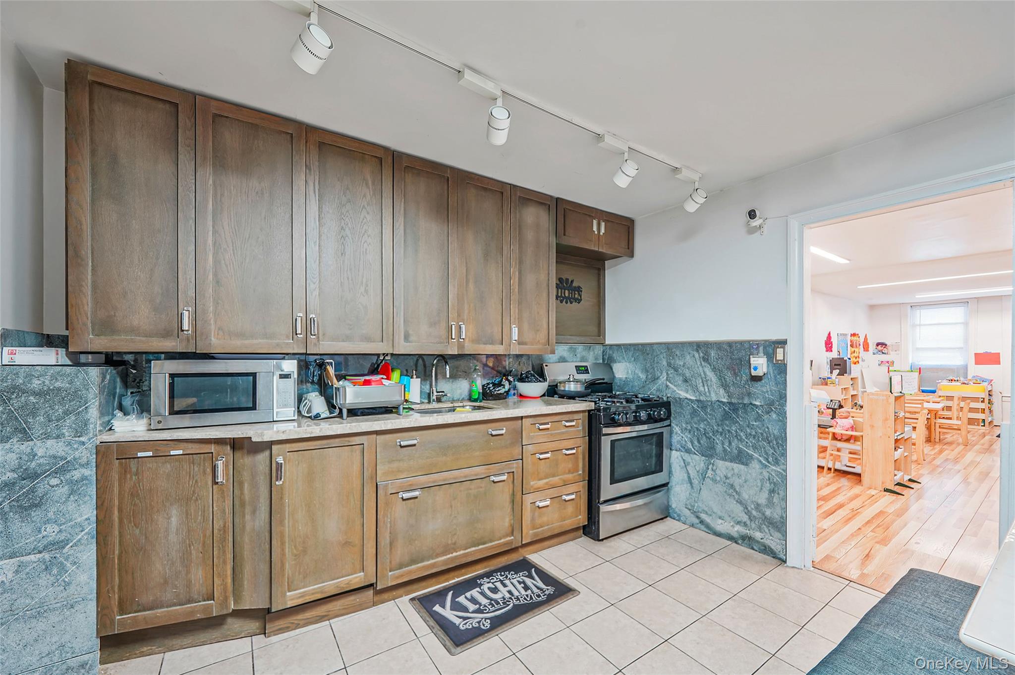 852 Blake Avenue – For Sale photo 8