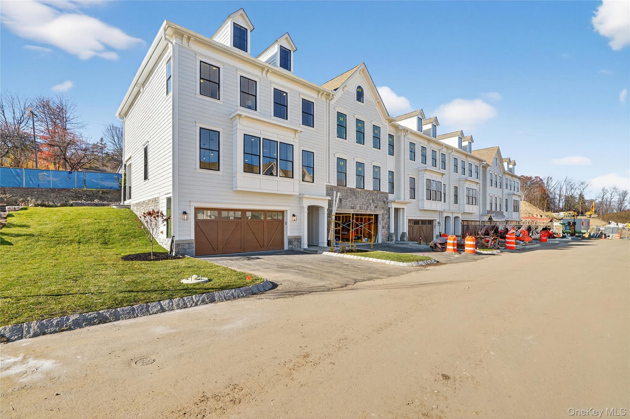 1811 Soundview Court – For Sale