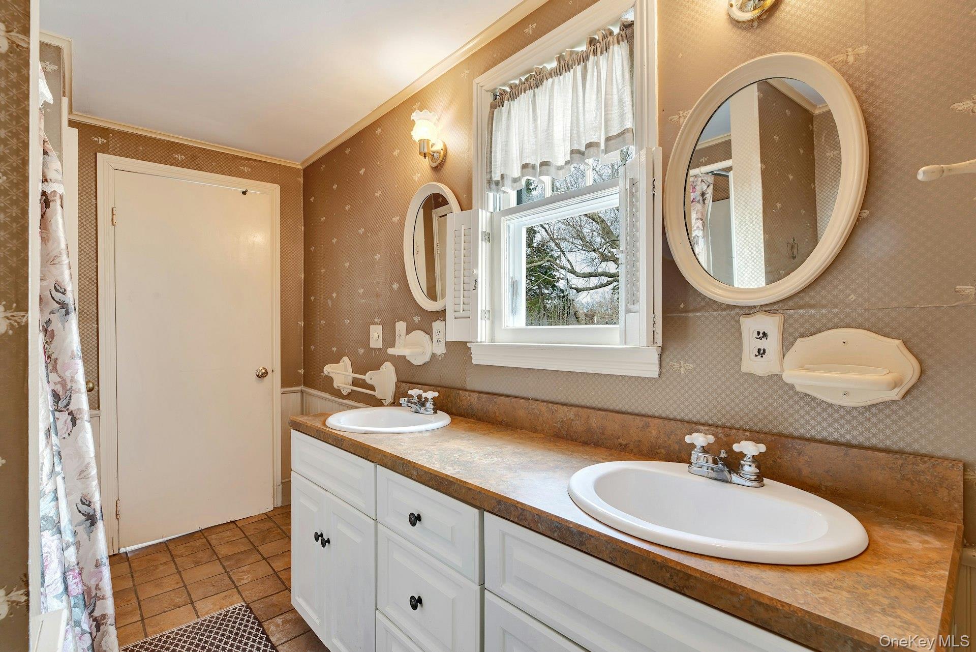 1760 Albertson Lane – For Sale photo 10