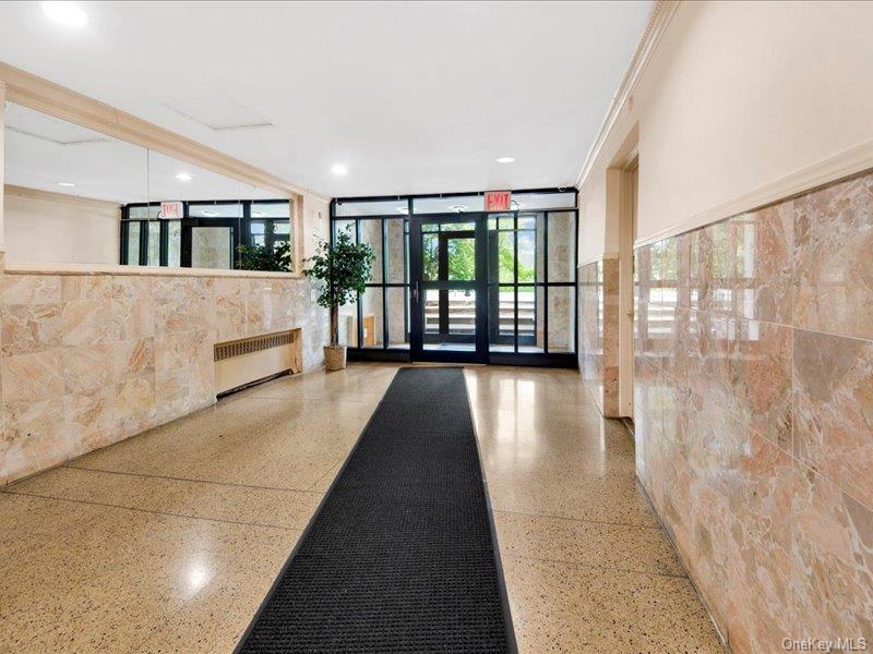 1910 S Pelham Parkway S, Unit 3G photo 20