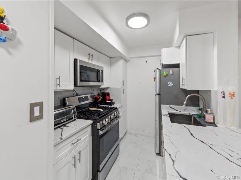 1910 S Pelham Parkway S, Unit 3G photo 12