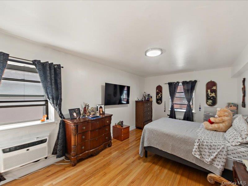 1910 S Pelham Parkway S, Unit 3G photo 14