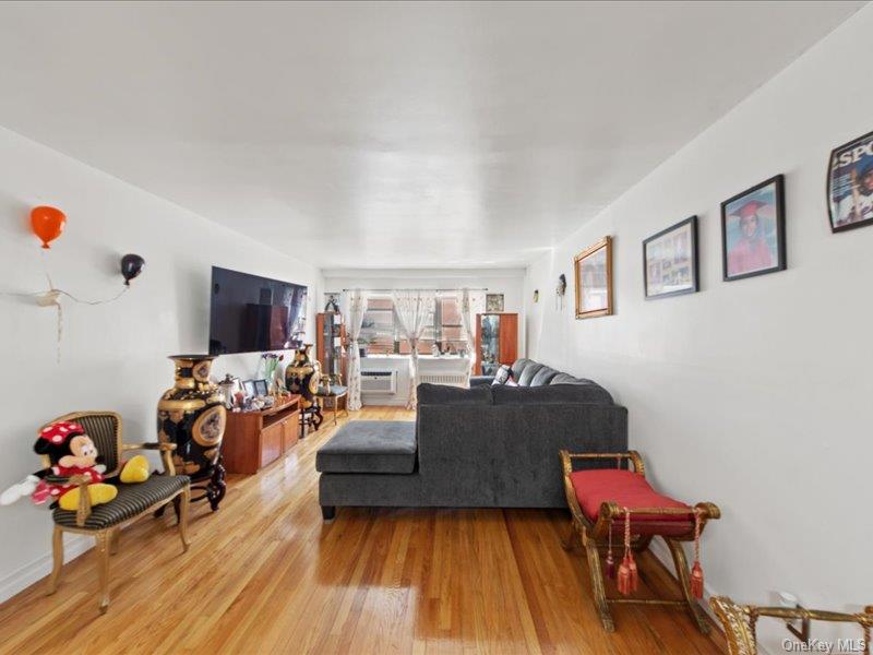 1910 S Pelham Parkway S, Unit 3G photo 3