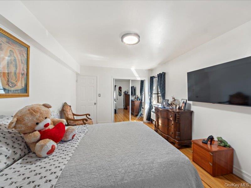 1910 S Pelham Parkway S, Unit 3G photo 16