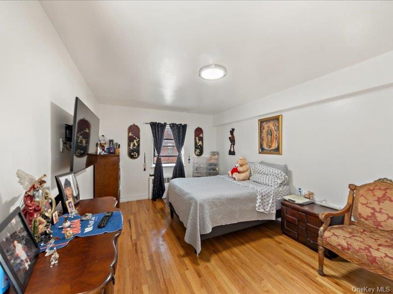 1910 S Pelham Parkway S, Unit 3G photo 15