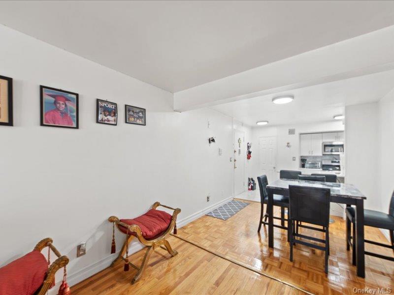 1910 S Pelham Parkway S, Unit 3G photo 7
