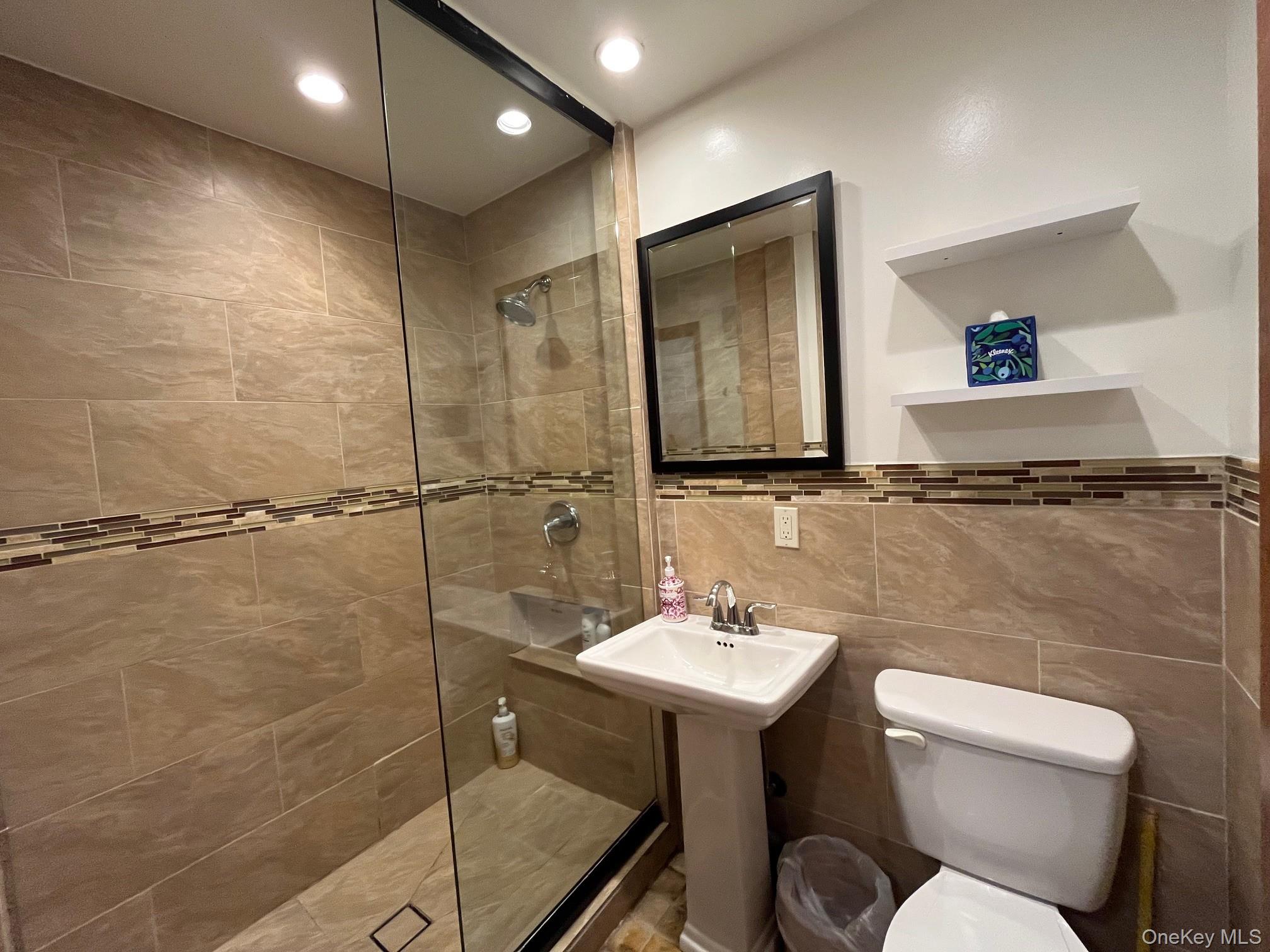 150 Clipper Roadway – For Rent photo 17