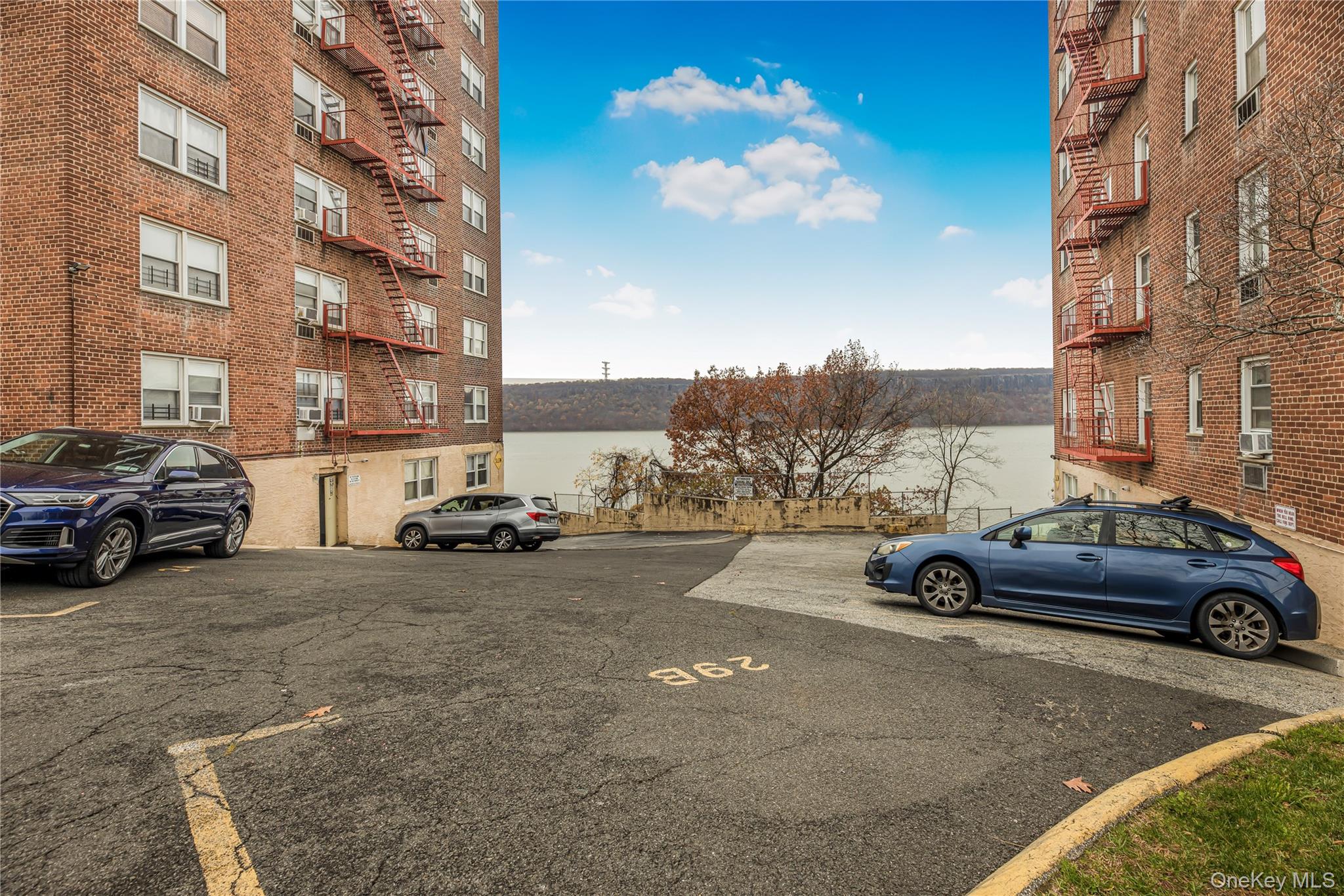 679 Warburton Avenue, Unit 1M photo 15