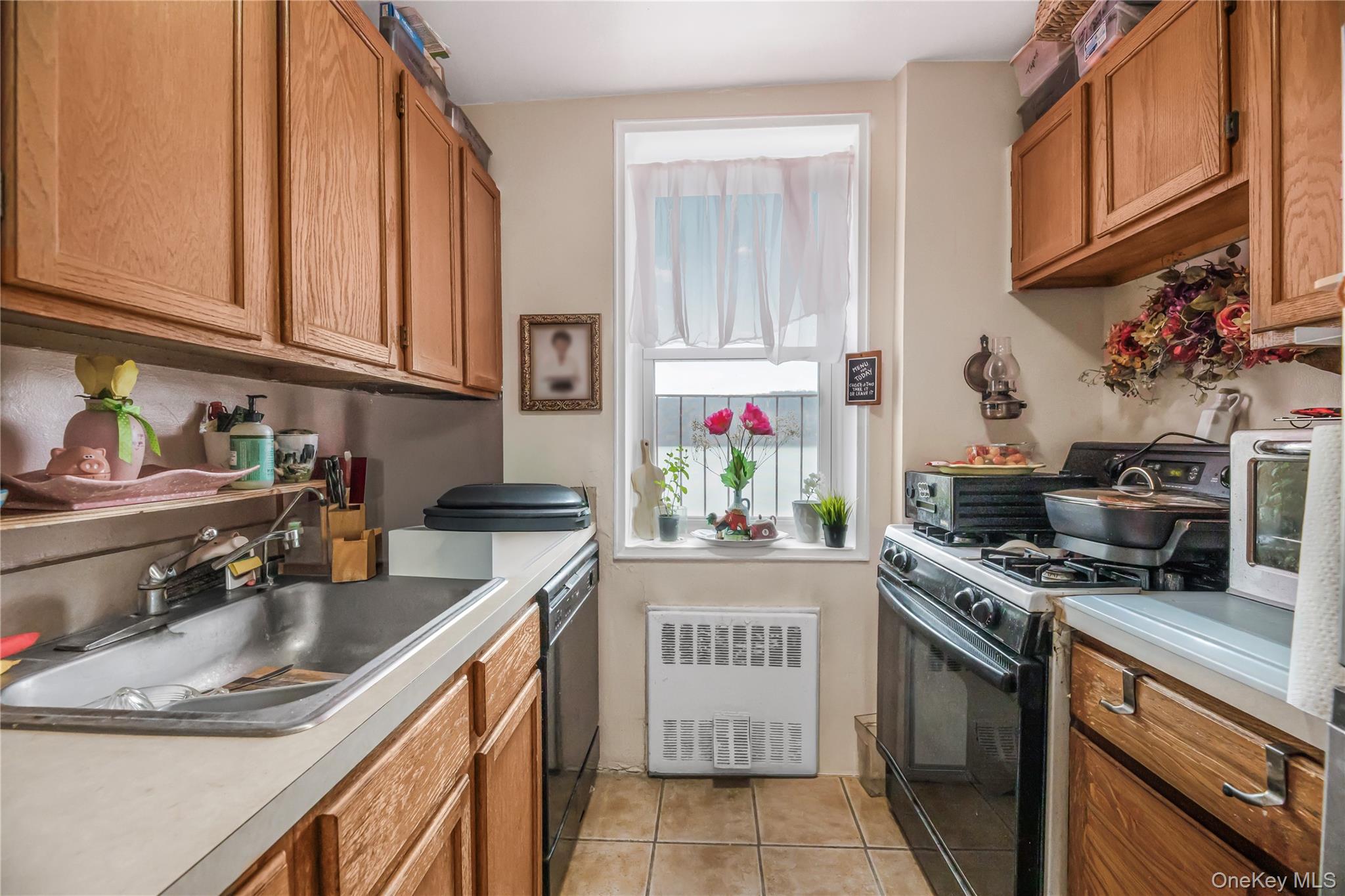 679 Warburton Avenue, Unit 1M photo 8