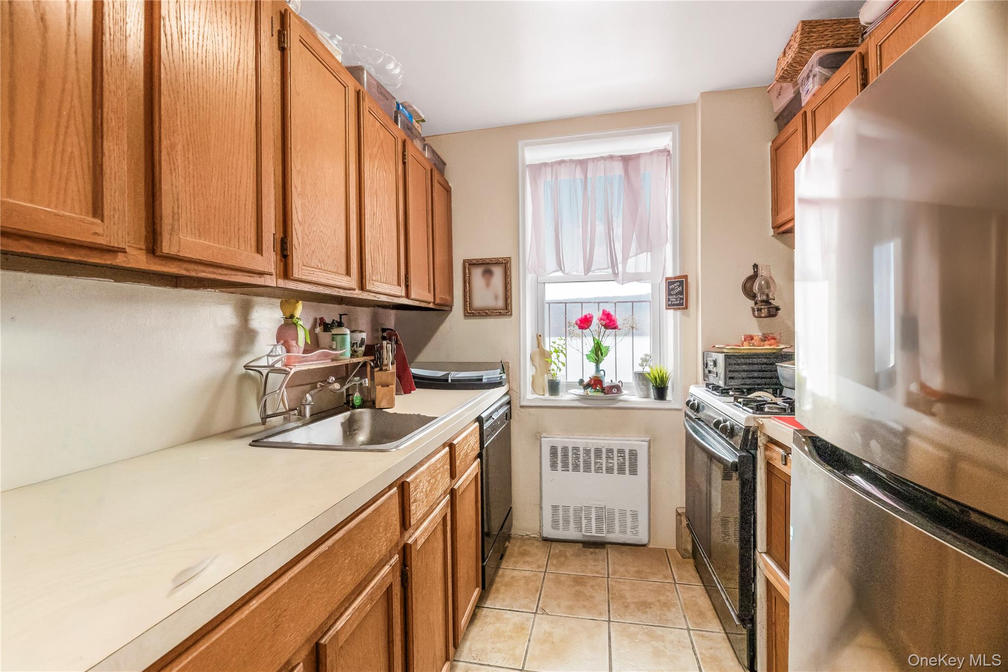 679 Warburton Avenue, Unit 1M photo 7