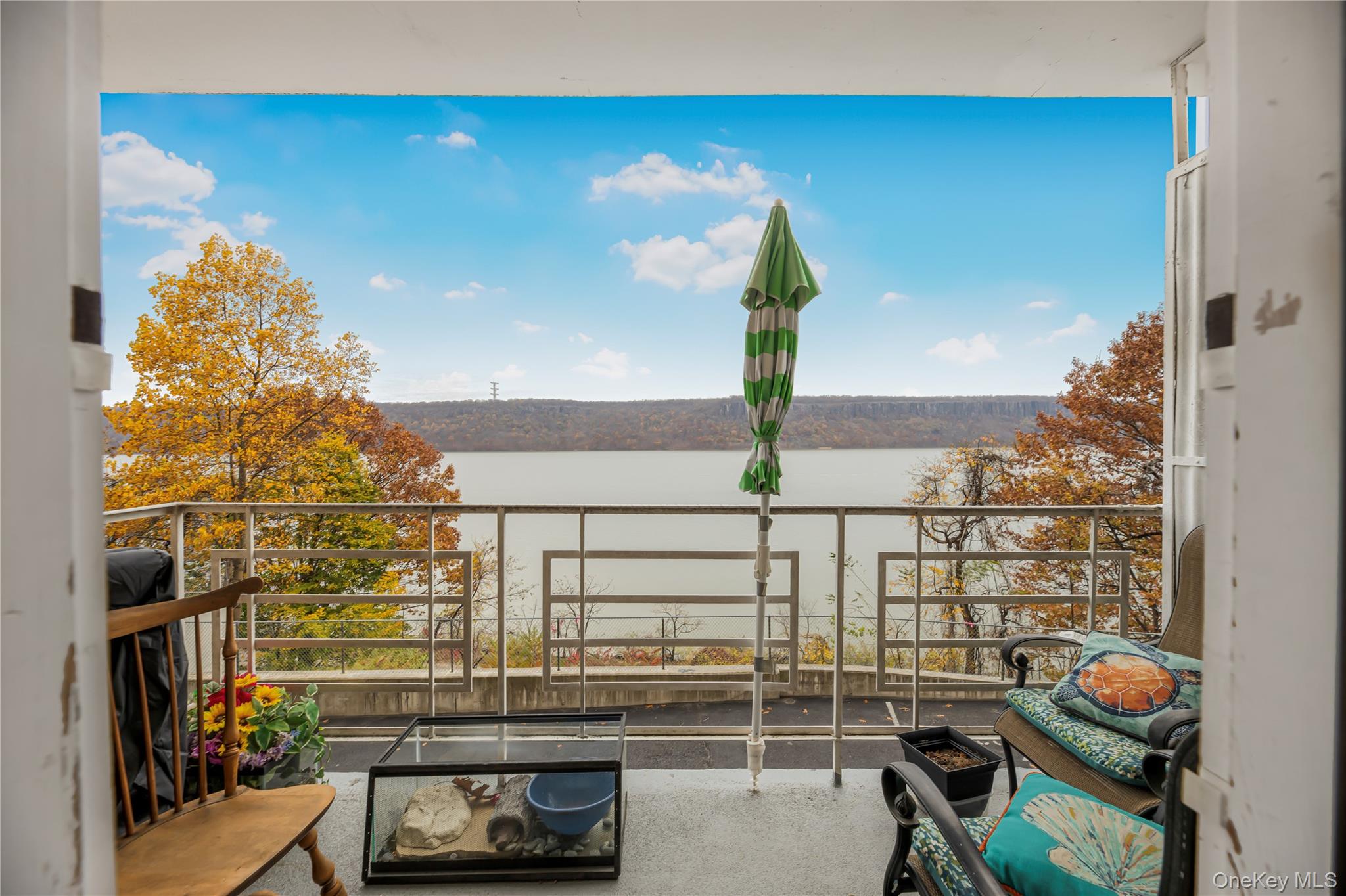 679 Warburton Avenue, Unit 1M
