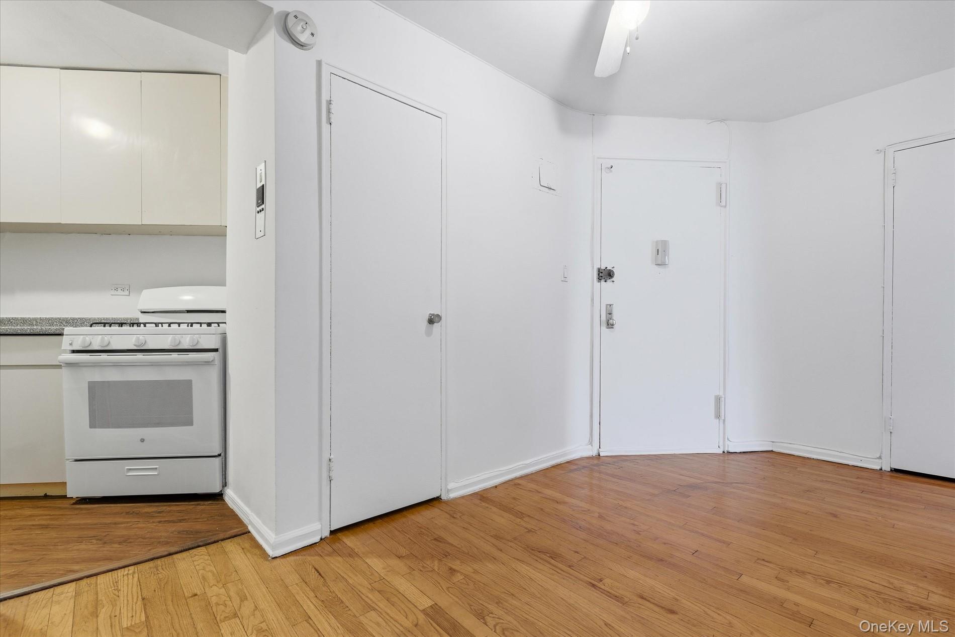 60-11 Broadway, Unit 4N photo 6