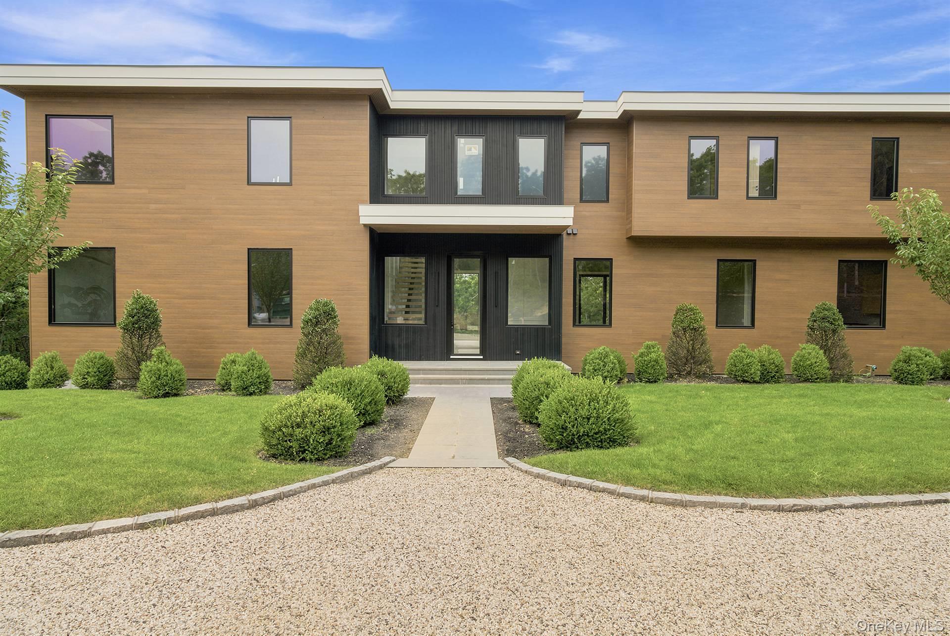 207 Middle Line Highway – For Sale