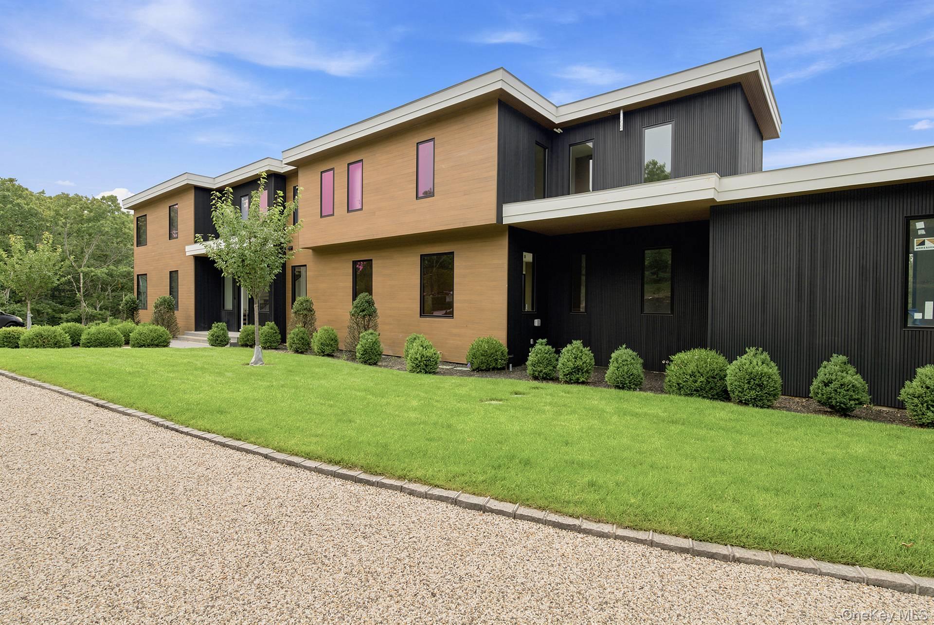 207 Middle Line Highway – For Sale photo 2