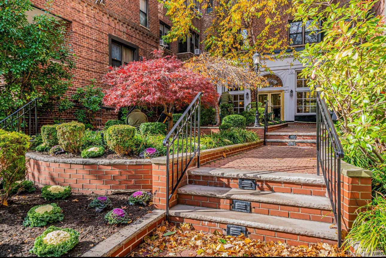 69-40 Yellowstone Boulevard, Unit 119 photo 2