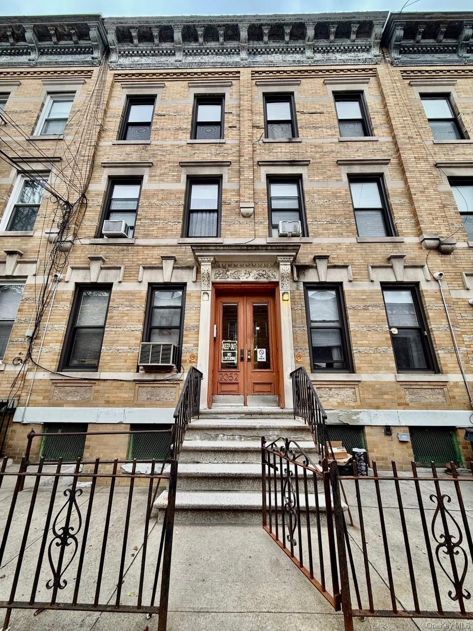 2052 Gates Avenue – For Sale photo 3