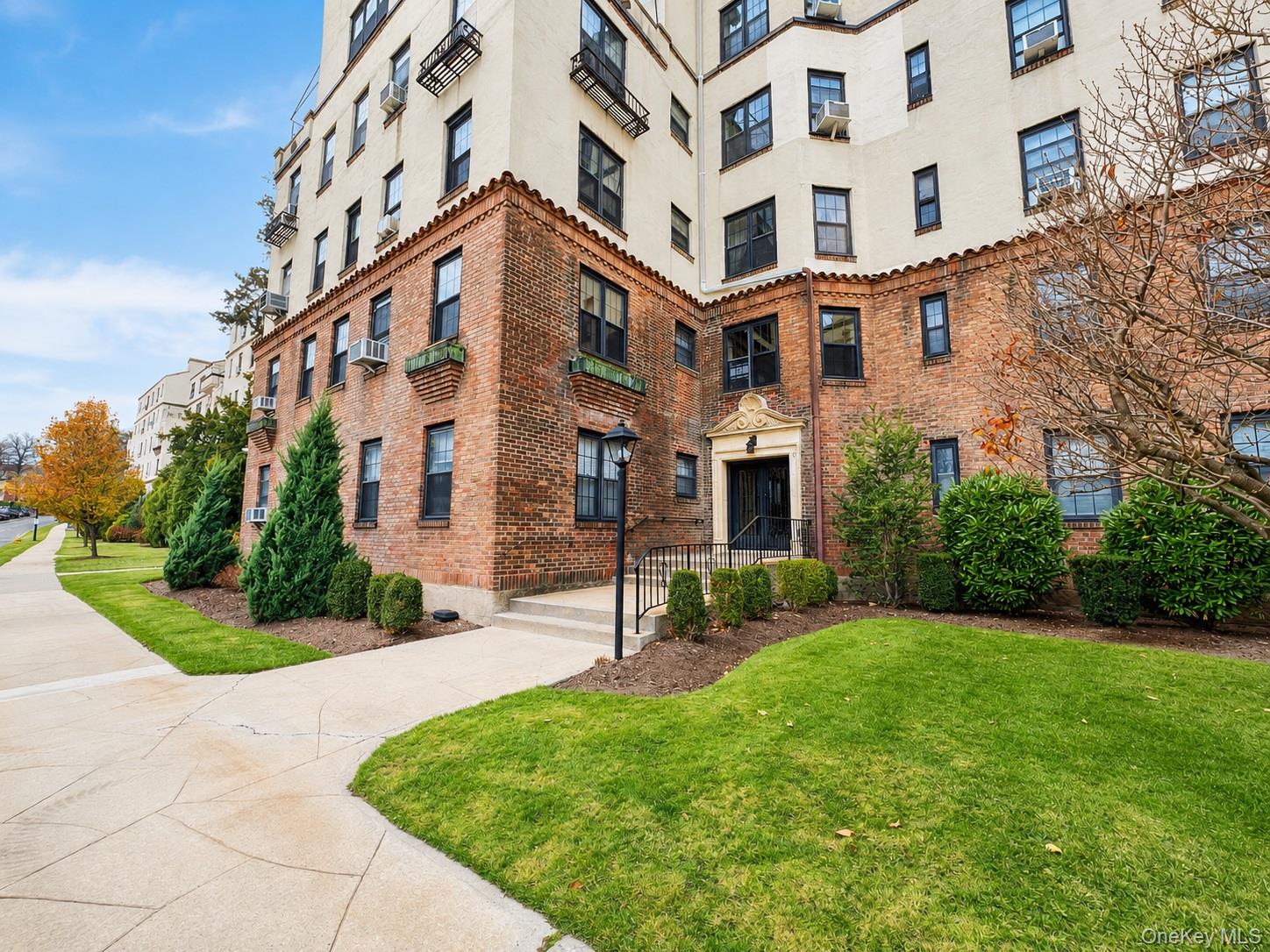 1273 North Avenue, Unit 1G. Entry photo 5