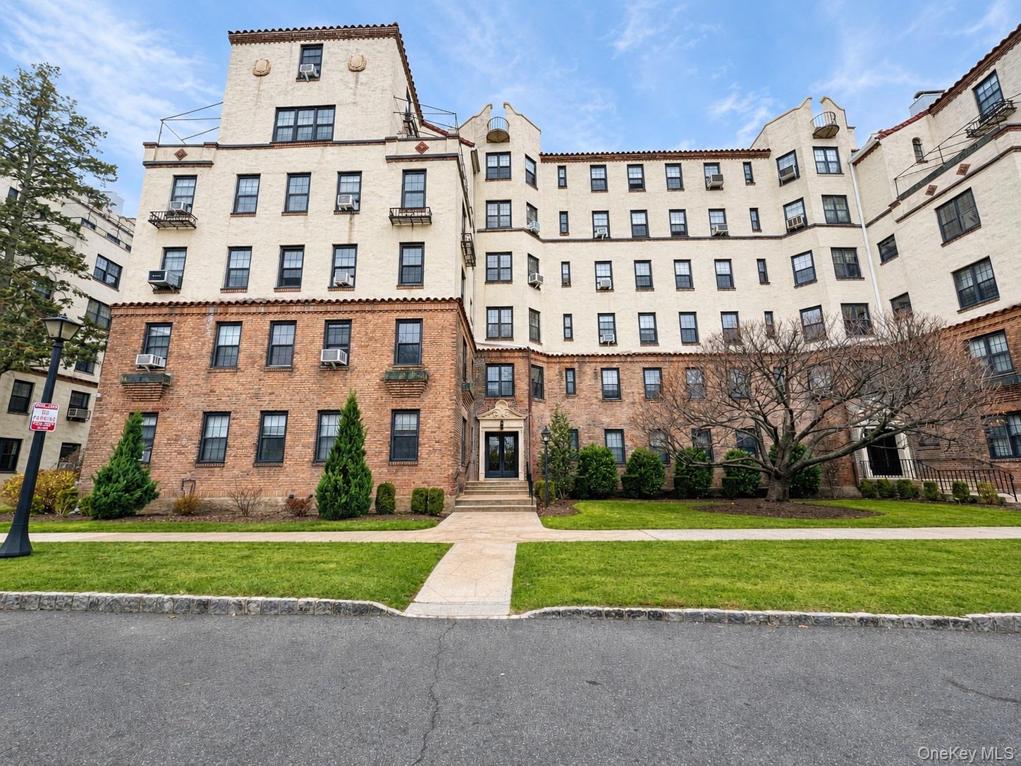 1273 North Avenue, Unit 1G. Entry photo 2