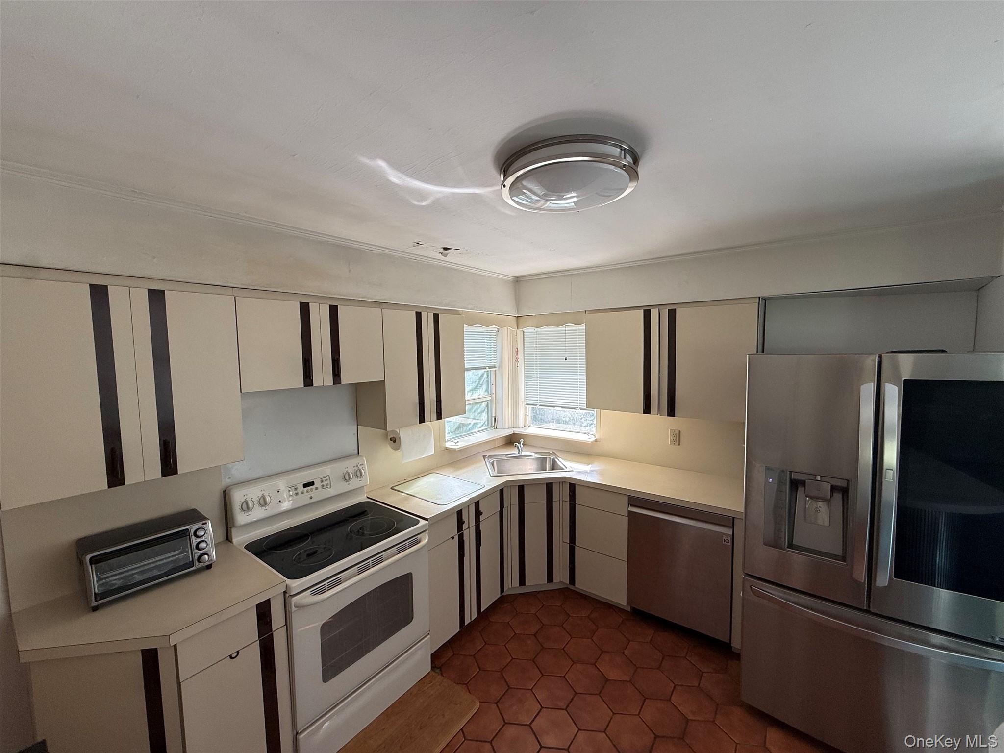 2582 Oceanside Road – For Sale photo 4