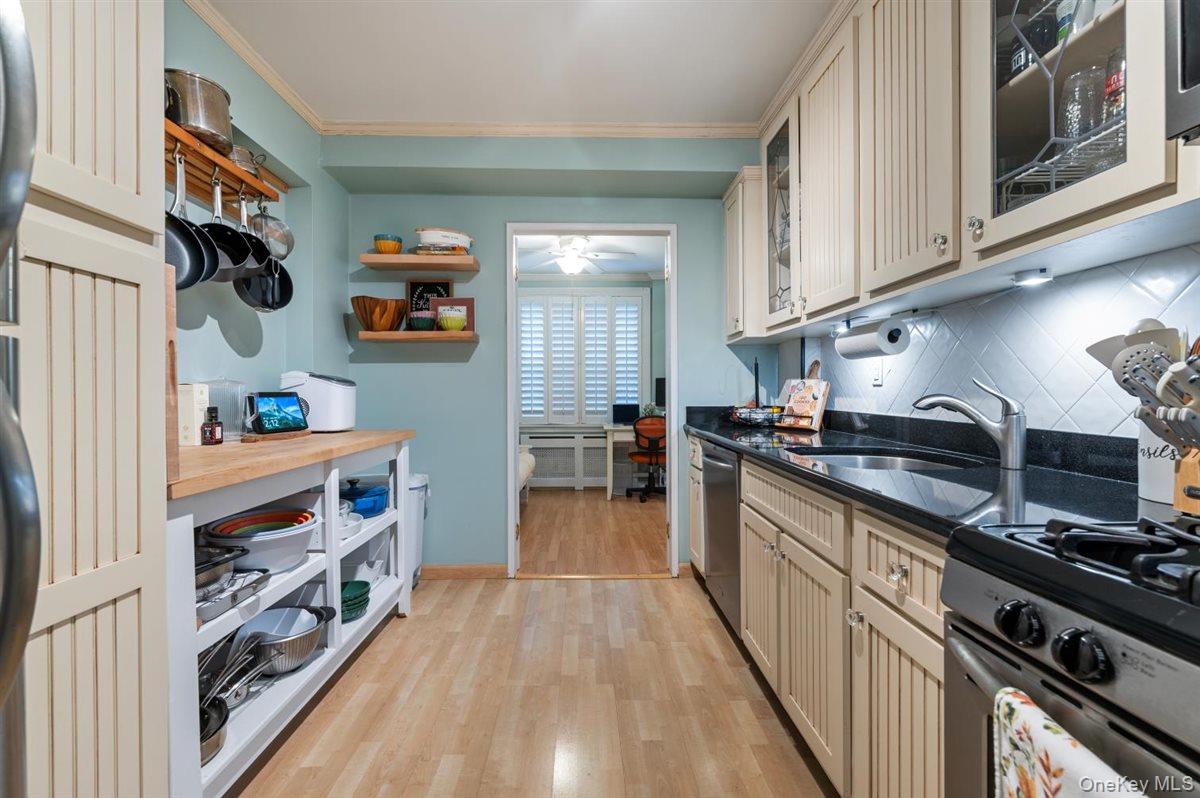 700 Shore Road, Unit 7Y photo 17