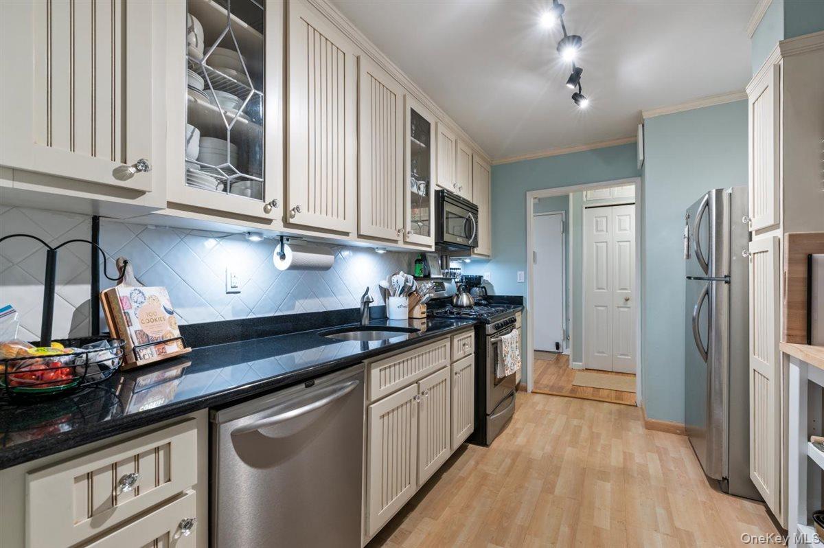 700 Shore Road, Unit 7Y photo 15