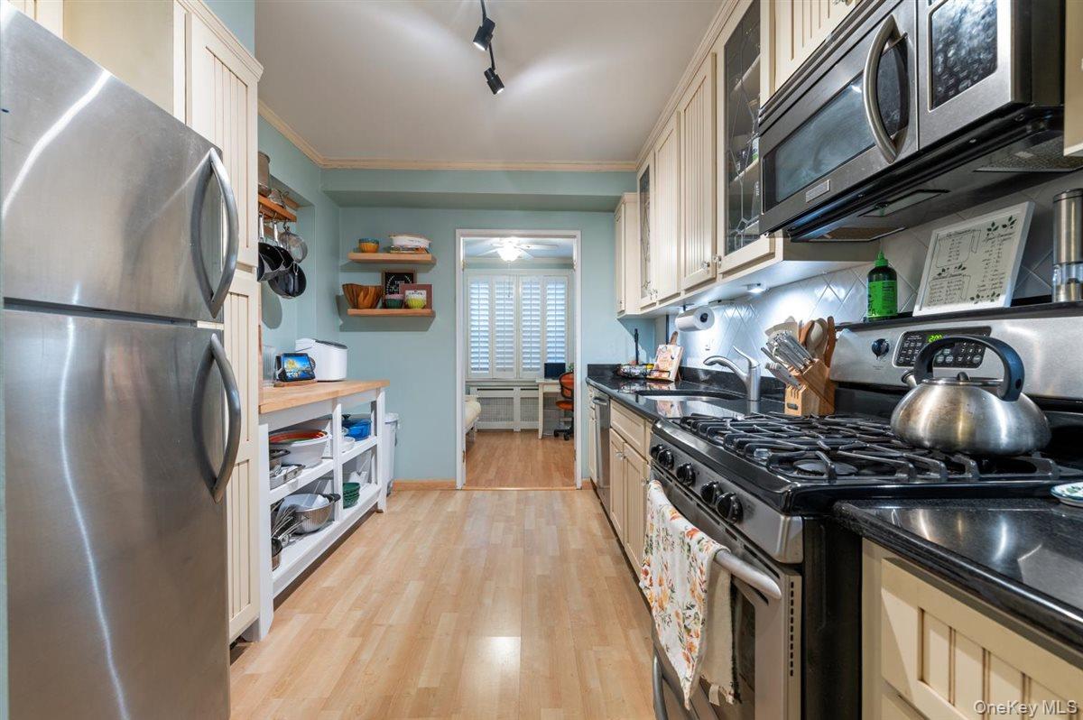 700 Shore Road, Unit 7Y photo 18