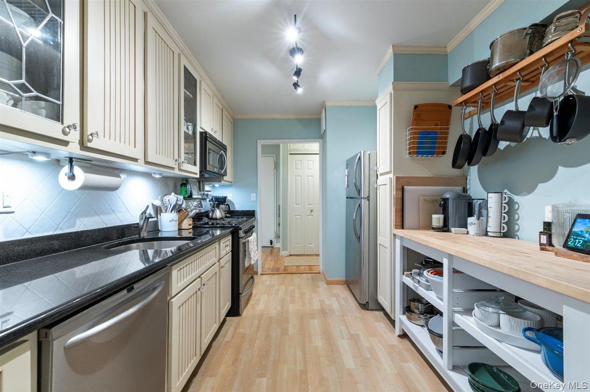 700 Shore Road, Unit 7Y photo 16