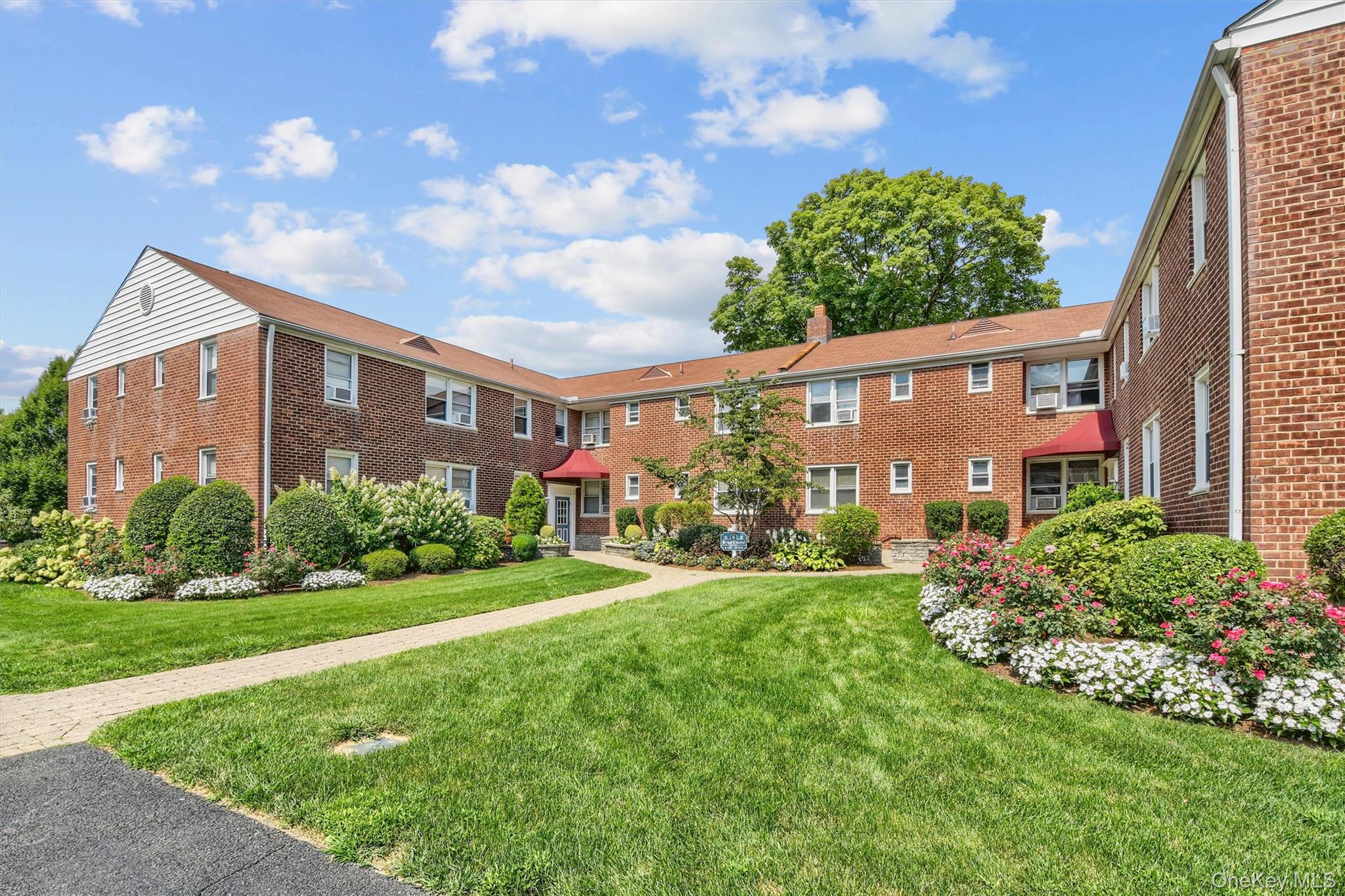 6 Bryant Crescent, Unit 1H photo 2