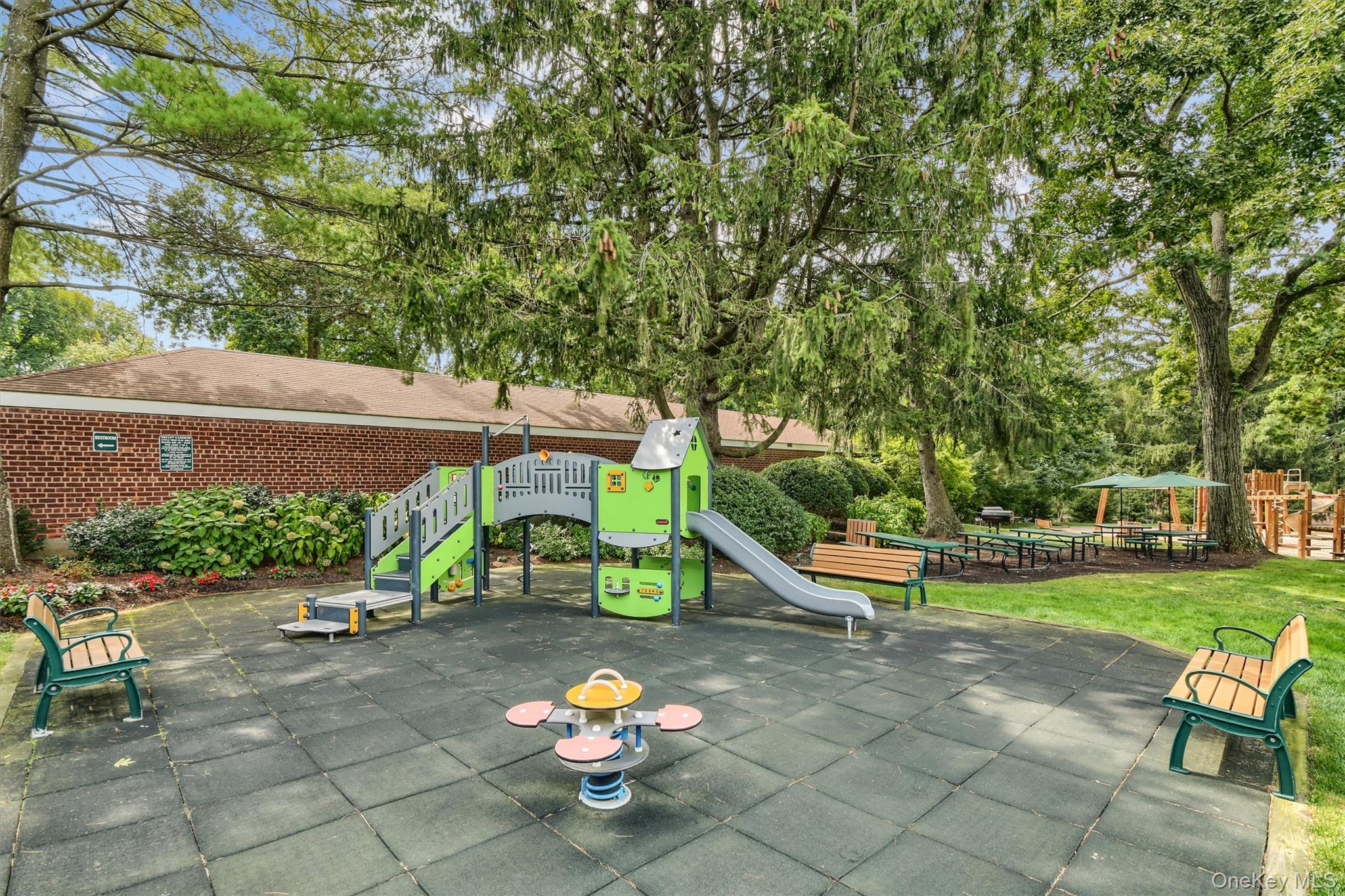 6 Bryant Crescent, Unit 1H photo 12