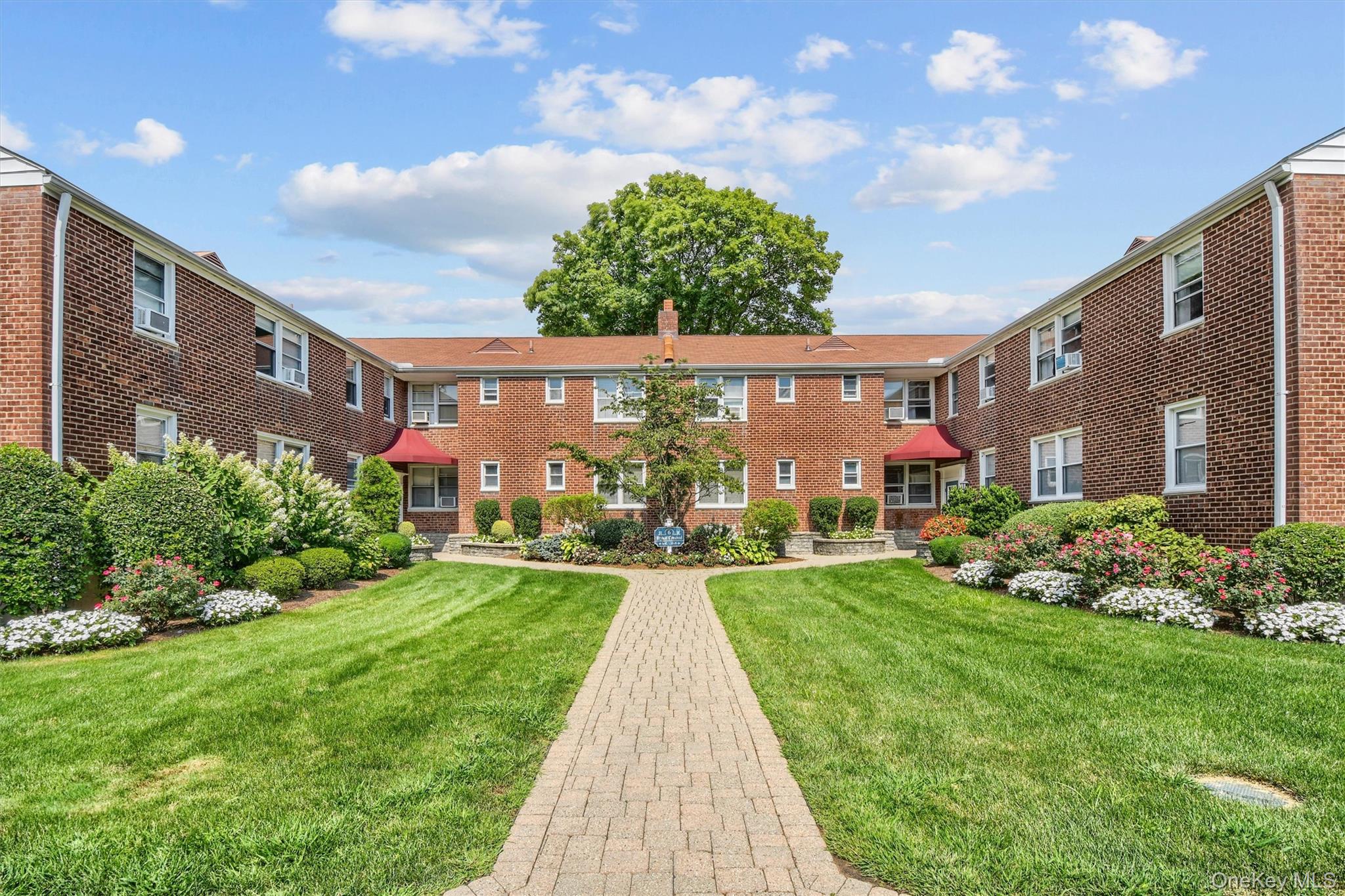 6 Bryant Crescent, Unit 1H