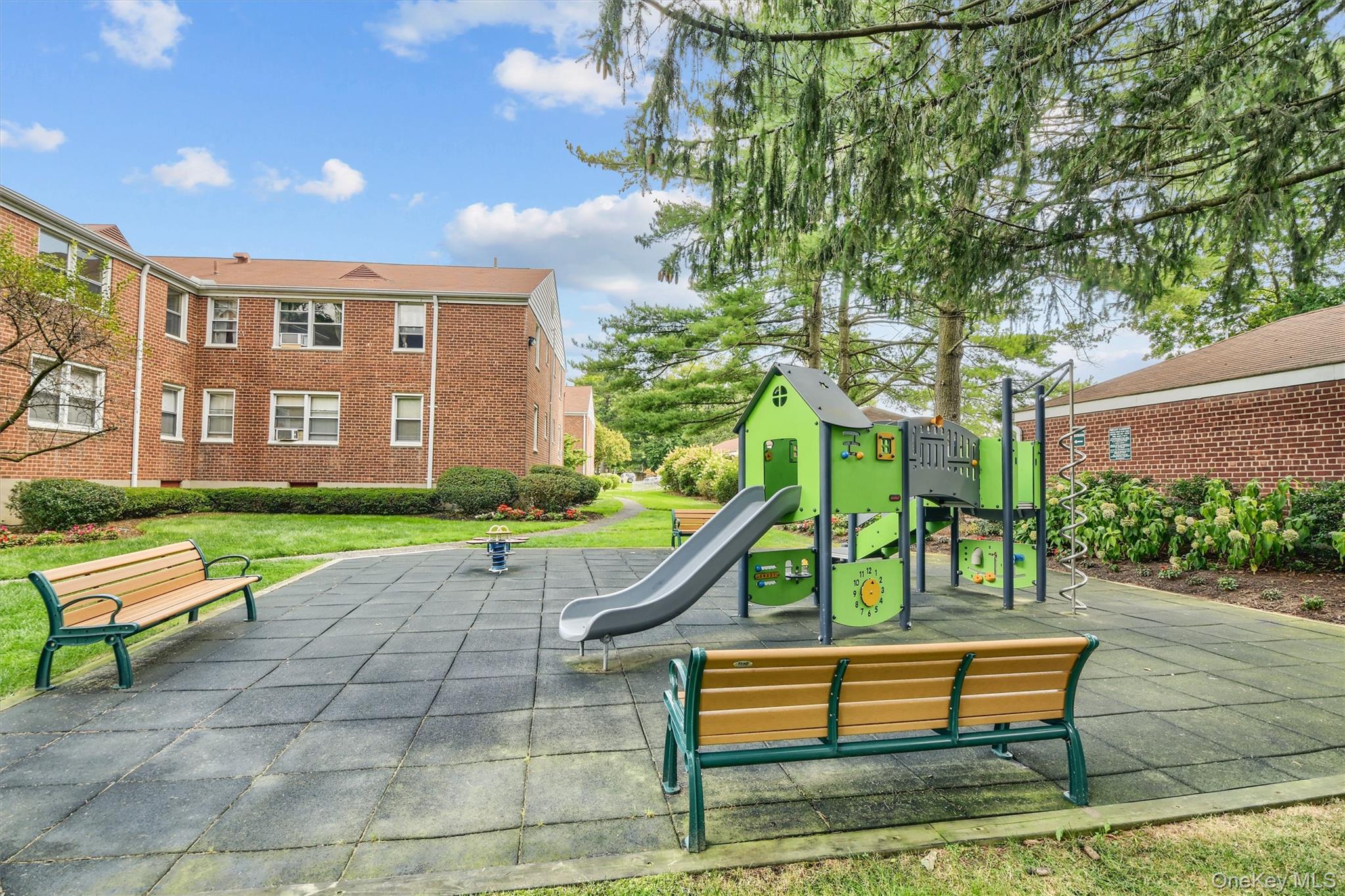 6 Bryant Crescent, Unit 1H photo 11