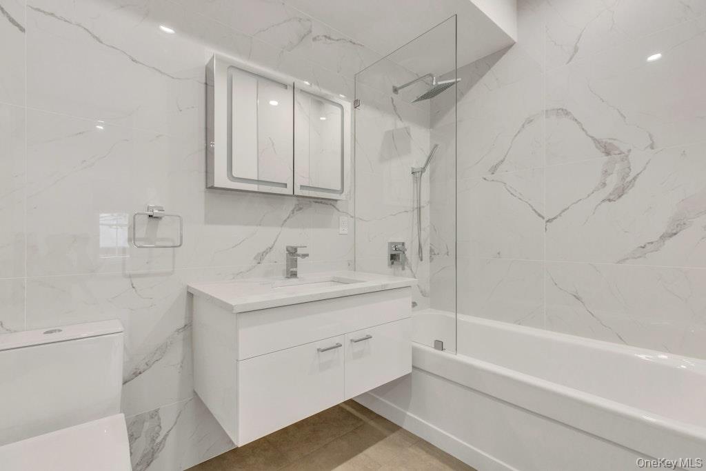 1431 Old Northern Boulevard, Unit 6 photo 12