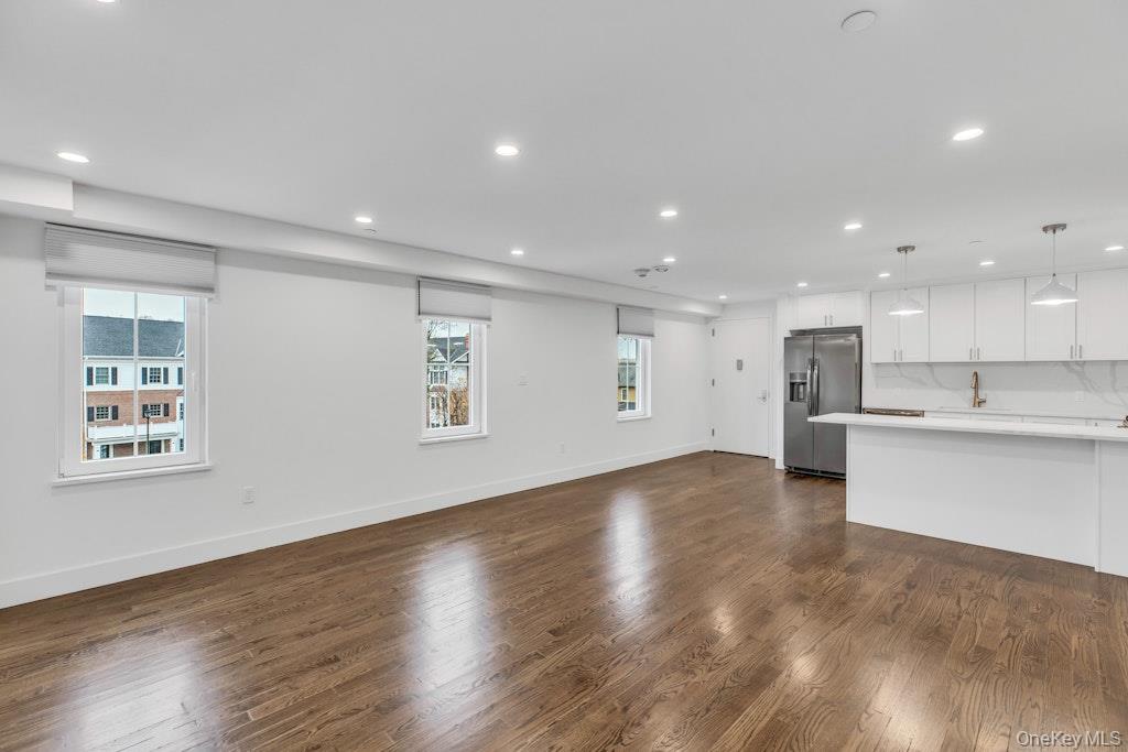 1431 Old Northern Boulevard, Unit 6 photo 9