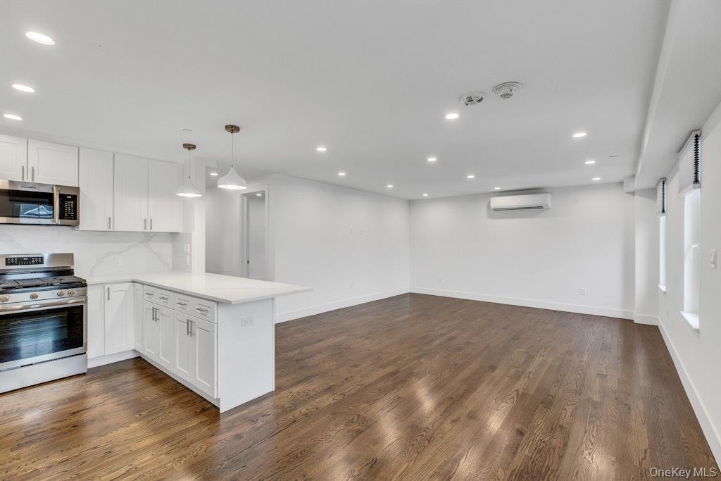 1431 Old Northern Boulevard, Unit 6 photo 5