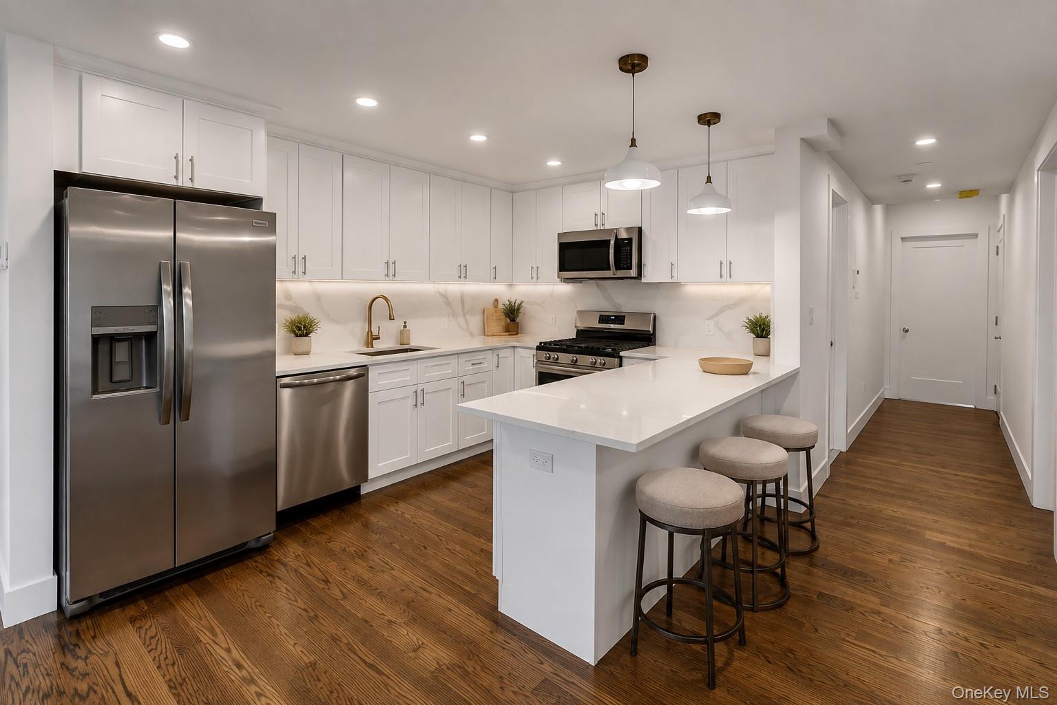 1431 Old Northern Boulevard, Unit 6 photo 2