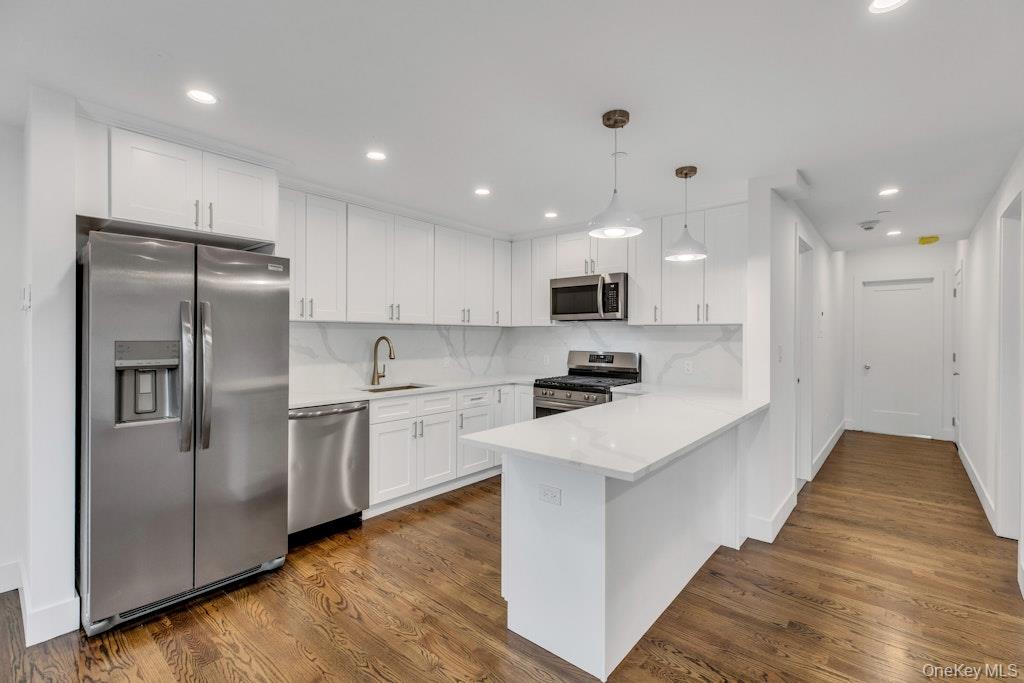 1431 Old Northern Boulevard, Unit 6 photo 3