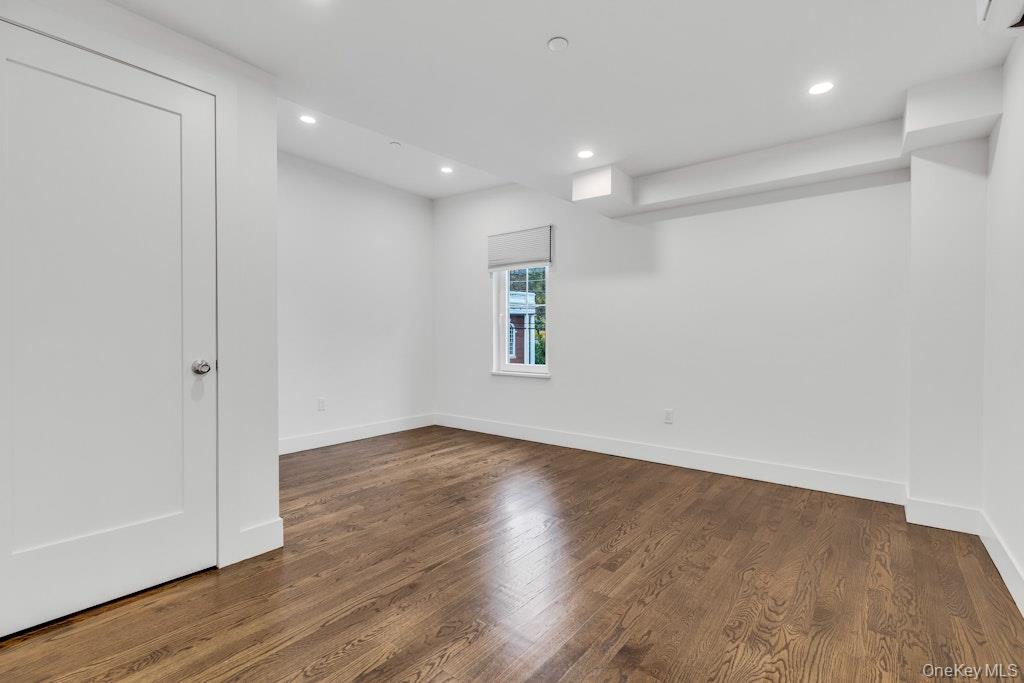 1431 Old Northern Boulevard, Unit 6 photo 14