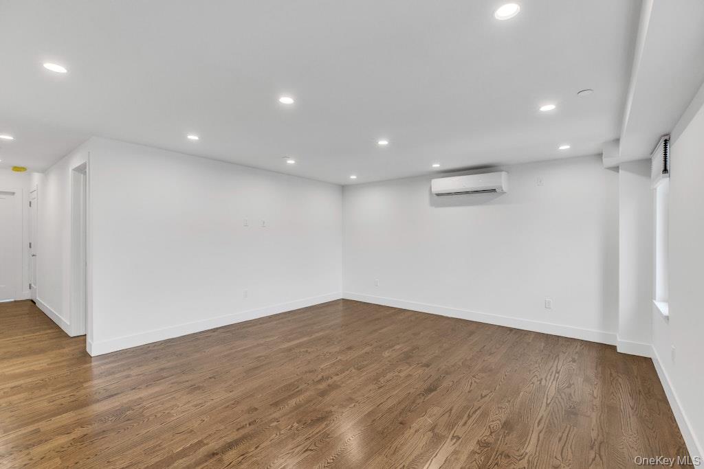 1431 Old Northern Boulevard, Unit 6 photo 7