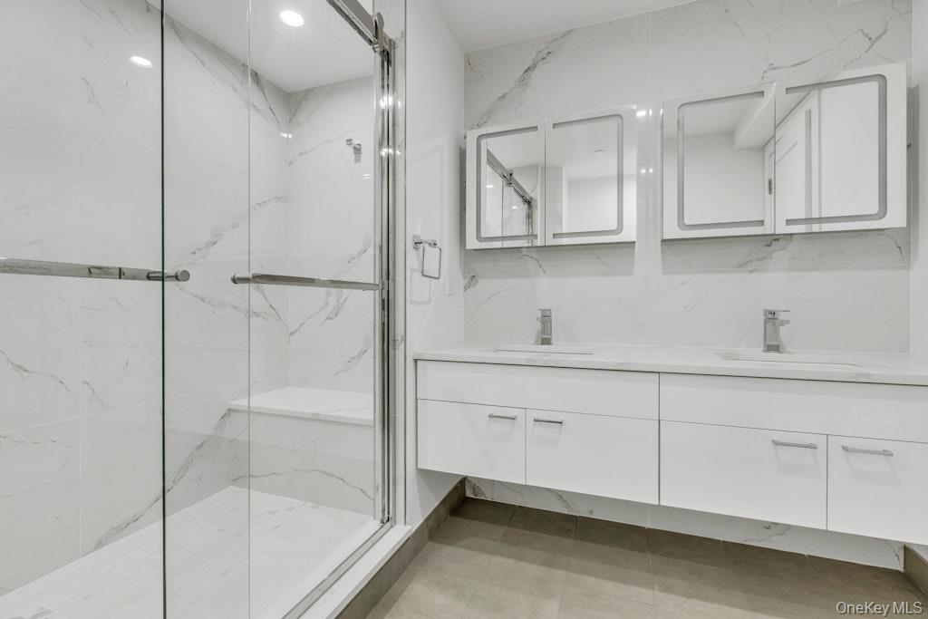 1431 Old Northern Boulevard, Unit 5 photo 20