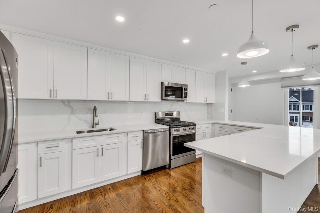1431 Old Northern Boulevard, Unit 5 photo 12