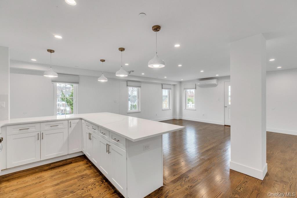 1431 Old Northern Boulevard, Unit 5 photo 13