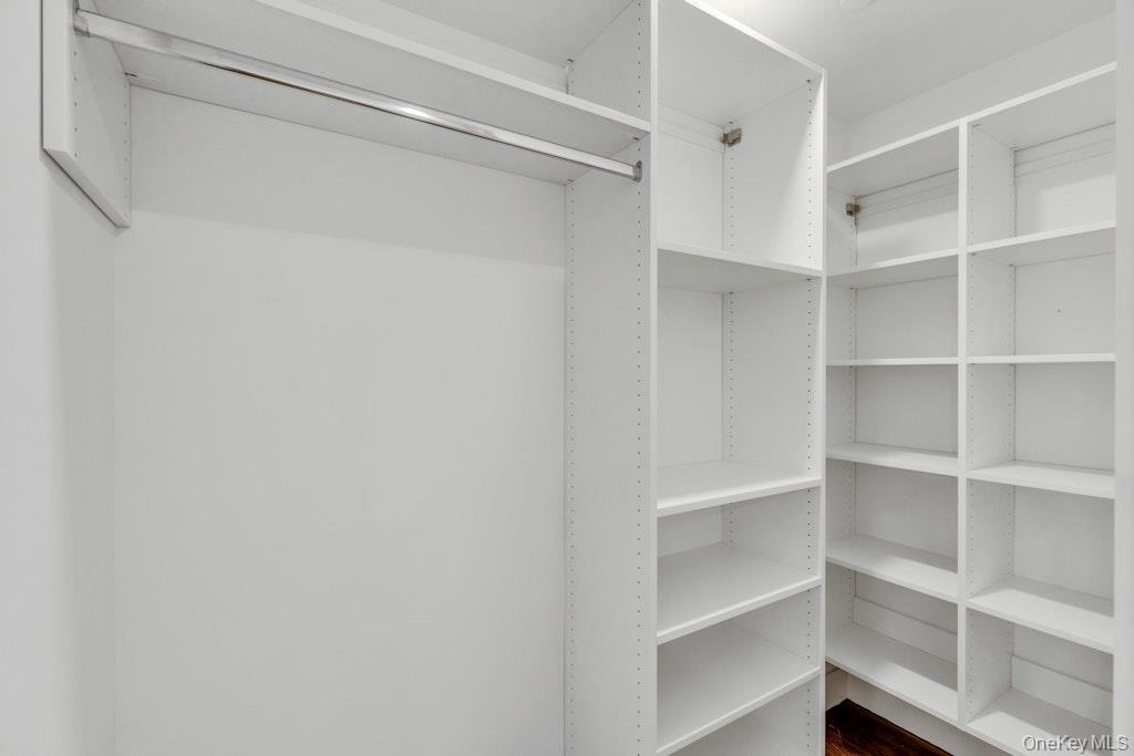1431 Old Northern Boulevard, Unit 5 photo 16