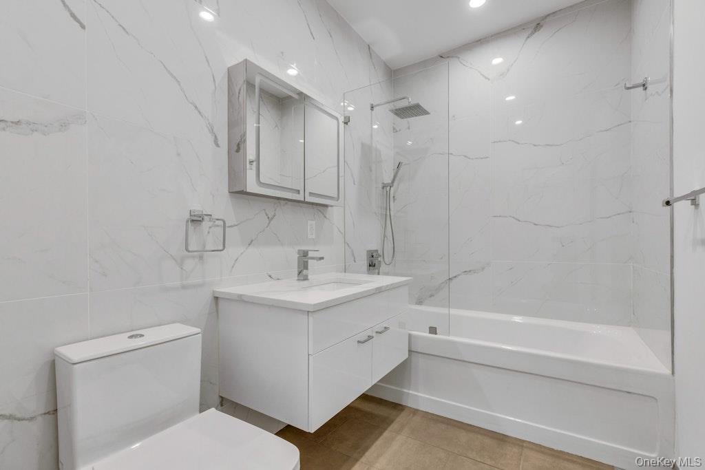 1431 Old Northern Boulevard, Unit 5 photo 18