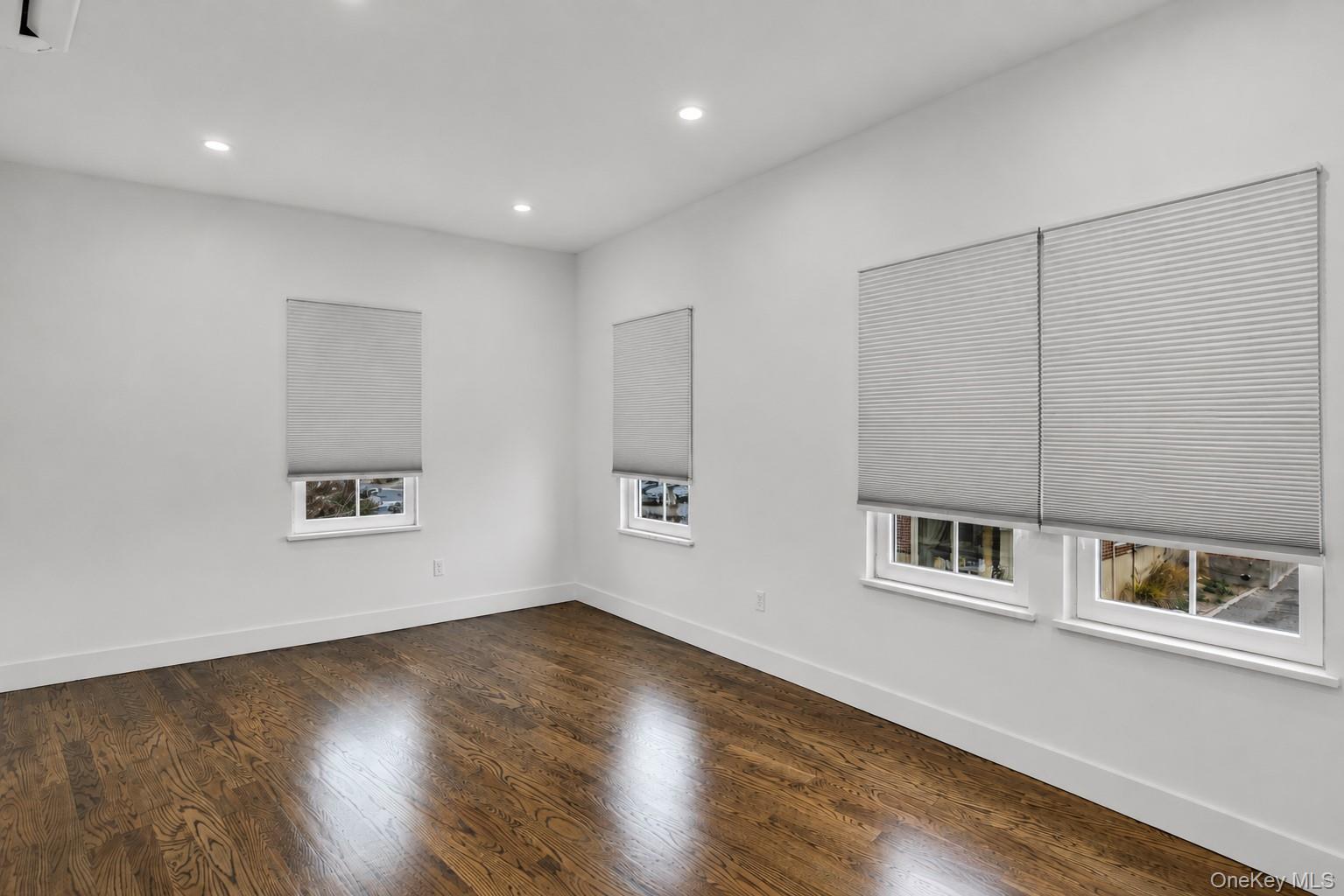 1431 Old Northern Boulevard, Unit 5 photo 4