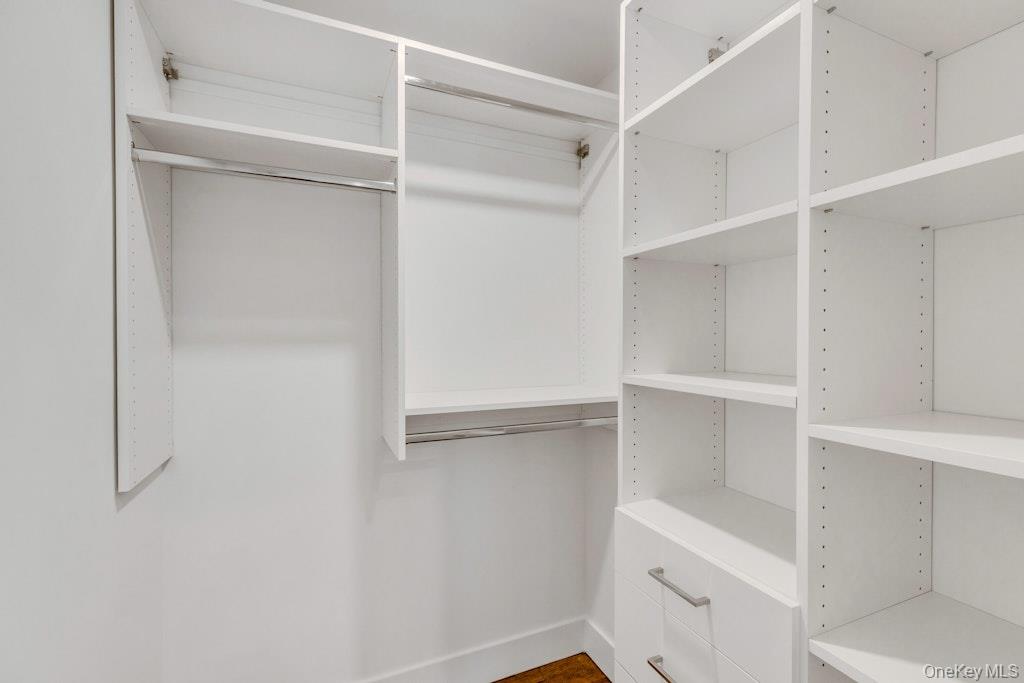 1431 Old Northern Boulevard, Unit 5 photo 19