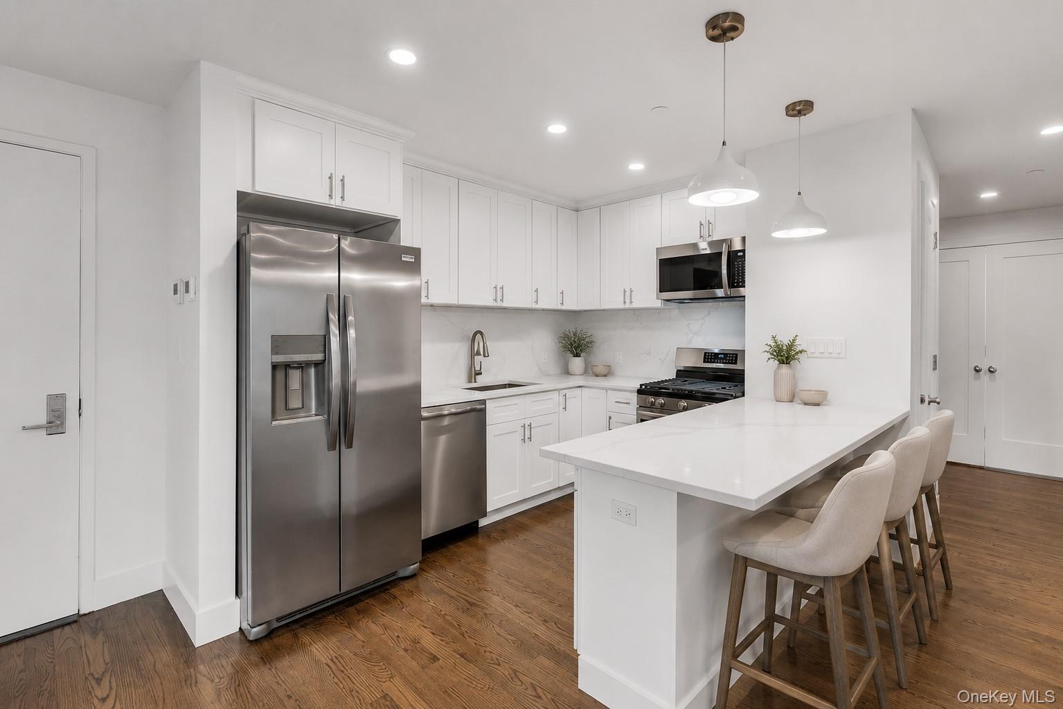 1431 Old Northern Boulevard, Unit 4 photo 5